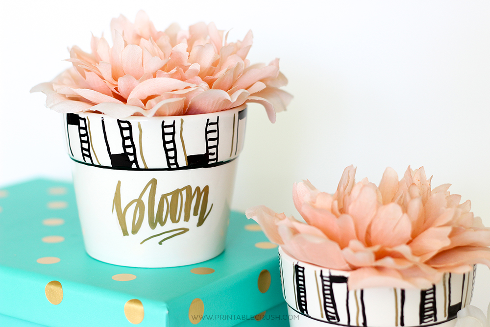 This pretty Hand Lettered Flower Pot is SO easy to make with Sharpie Painting Pens! The possibilities to create with these are endless!