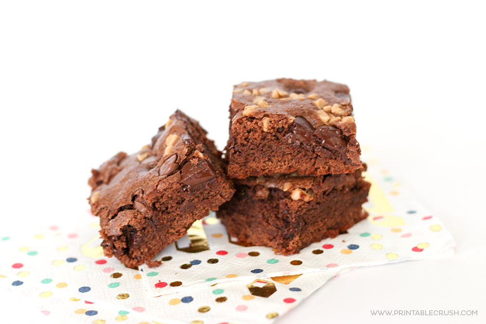 If you need a dessert FAST, make these AMAZING Salted Caramel Toffee Brownies. Your friends will think you slaved the day away in the kitchen!