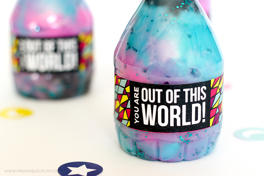 This Mini Galaxy Jar Printable would be perfect for an outer space themed party! It would be a simple, inexpensive and GORGEOUS party favor!
