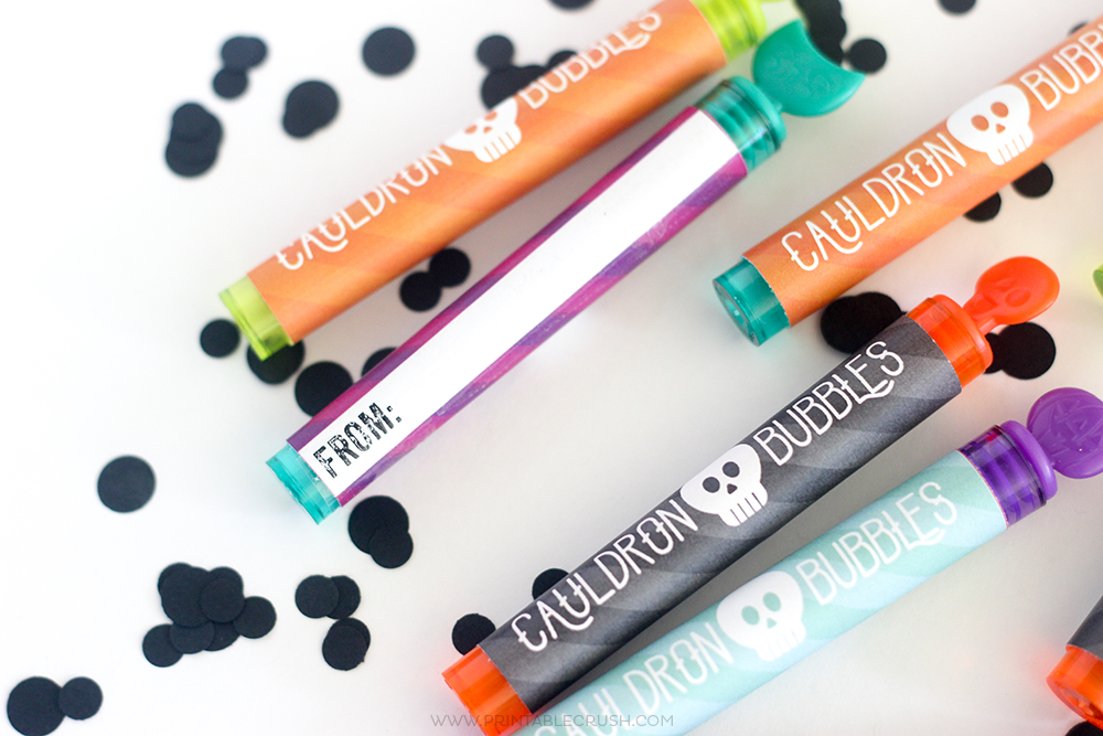 This Halloween Printable Bubble Gift Idea is perfect for a Halloween Party Favor! Download this adorable and spooky printable for FREE!