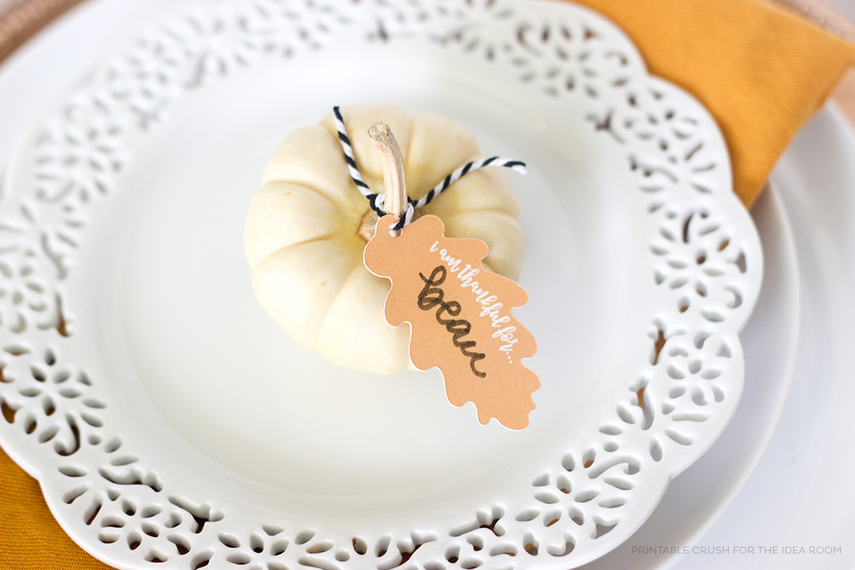 Download these pretty Thanksgiving Leaf Place Card Printables to create a beautiful place setting for your guests!