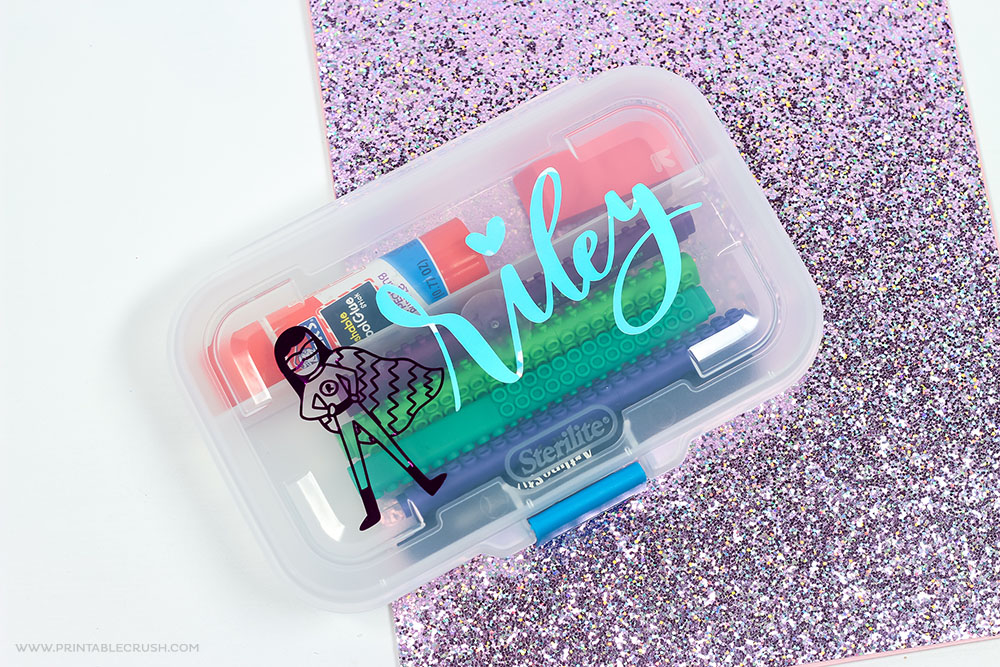 Learn how to create custom schools supplies with your Cricut machine.